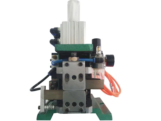 Machine de Dénudage et Torsion de Fil Multiconducteur WPM-4F+T - Machine de coupe et dénudage de fils